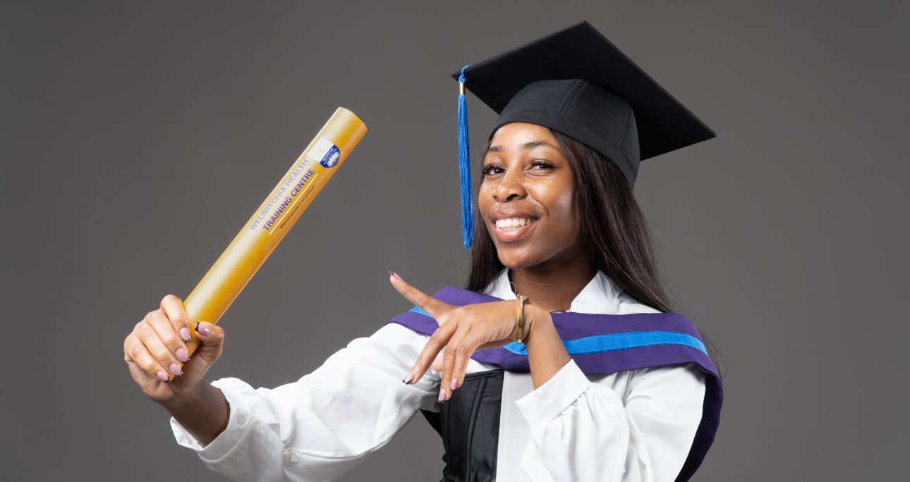 Graduation Photoshoot? Here’s How to Nail the Perfect Grad Pics